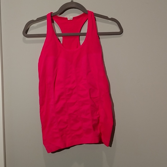 Delta Seamless Workout Tank - Picture 2 of 4